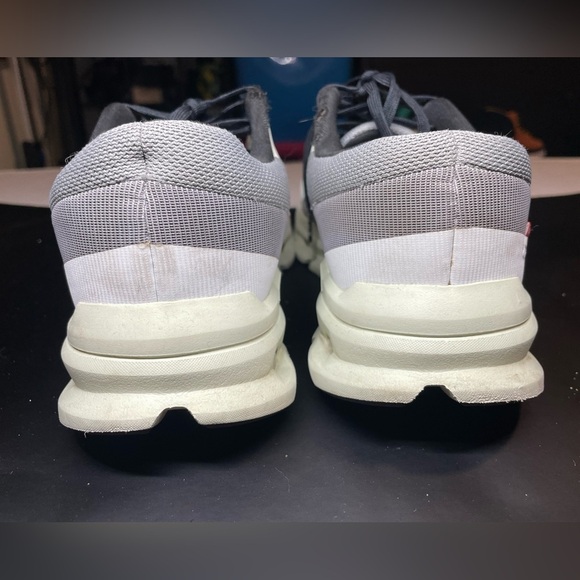 On cloud On Running cloudrunner sneakers women’s 9 size - Picture 5 of 11